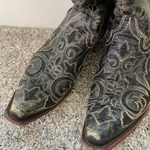 CORRAL these great boots!!